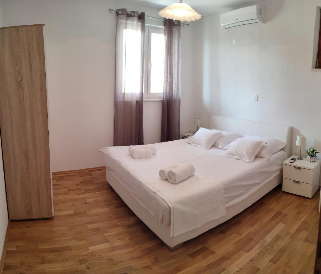 Apartments Villa Anna Podstrana Esterno foto