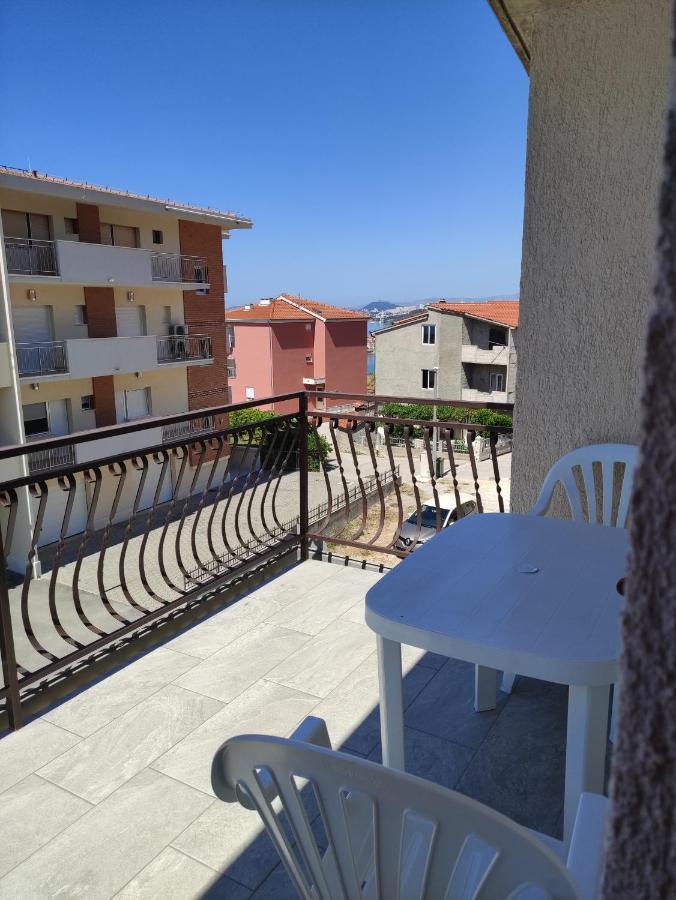 Apartments Villa Anna Podstrana Esterno foto